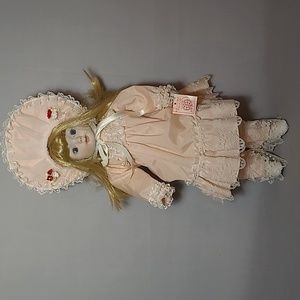 1986 Brinns Collectible Porcelain Edition Musical Doll Endless Love